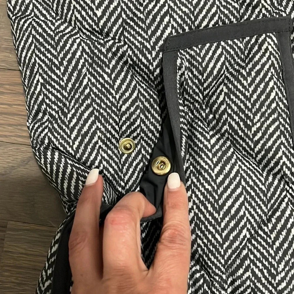 J. Crew Quilted Herringbone Puffer Vest. Gray. Size Small. Excellent condition! - Picture 4 of 7